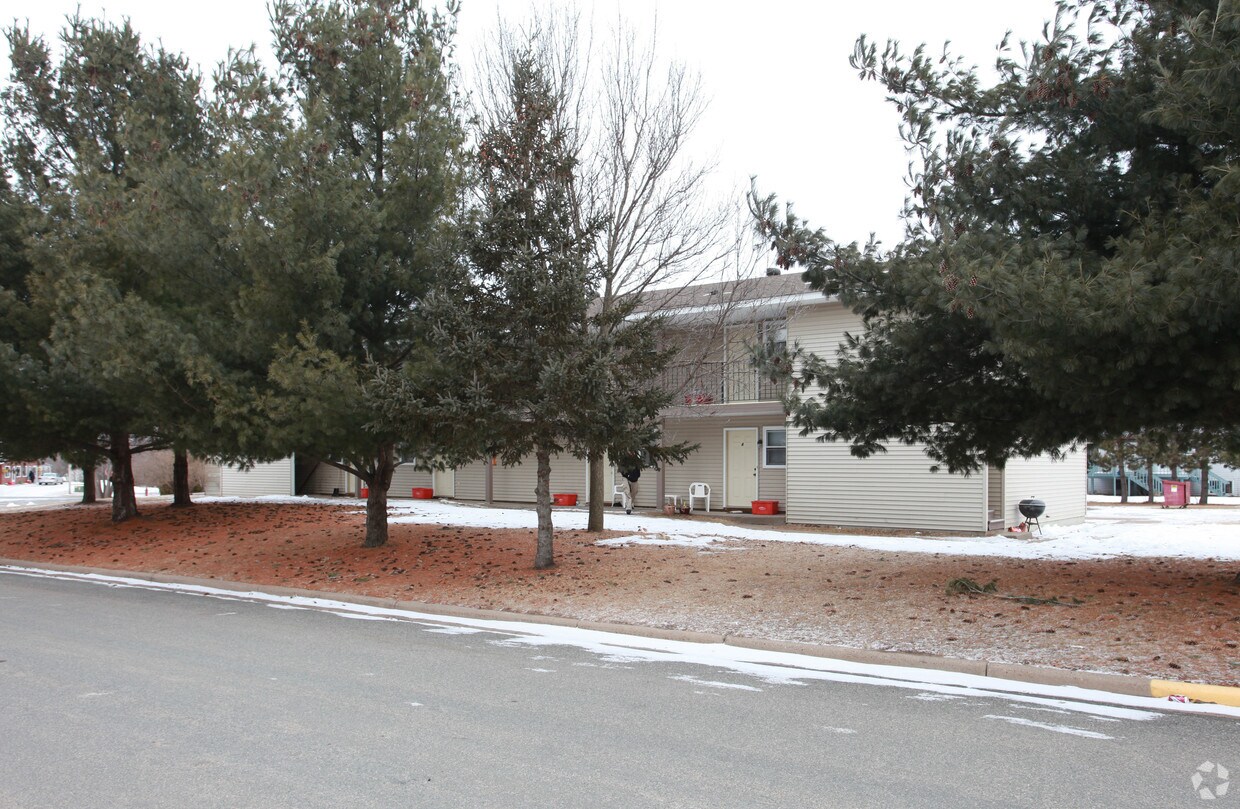 301 Micheels Ln, Menomonie, WI 54751 Apartments in Menomonie, WI