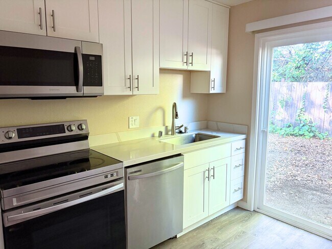 Building Photo - 6123 Montecito Blvd
