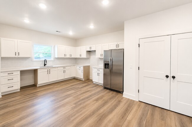 Building Photo - Michael Cole Townhomes