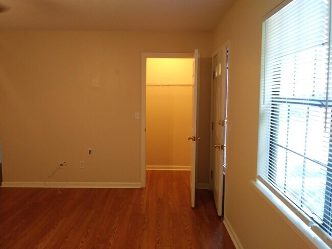 Foto del edificio - 1602 Carolwood Ct