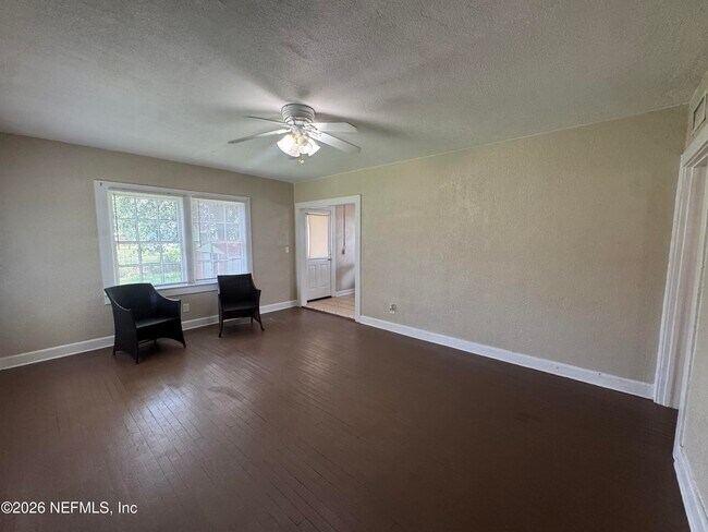 Foto del edificio - 8277 Cheryl Ann Ln