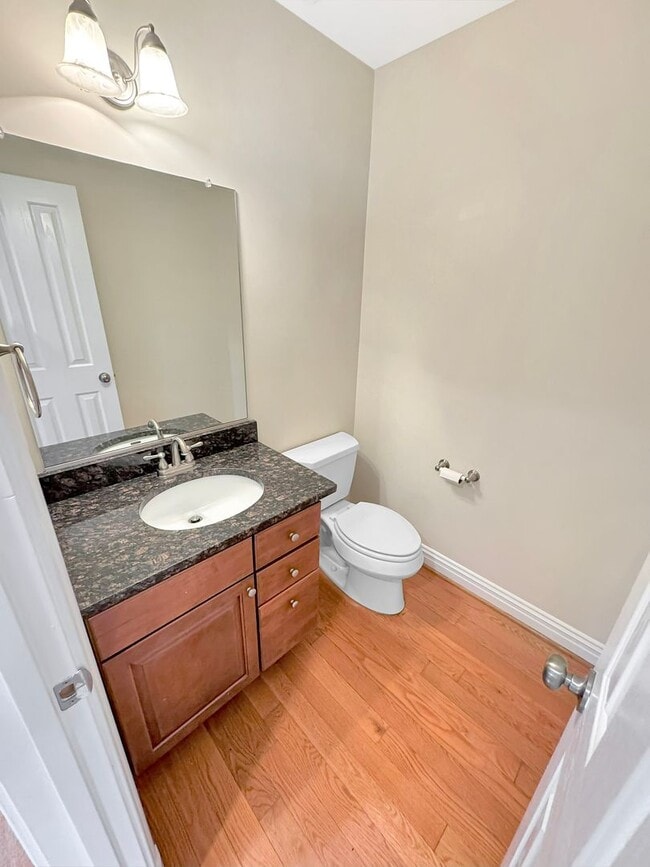 Building Photo - 5 Bedroom Home in VCU Area - Move in Speci...