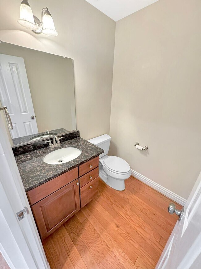 Foto del edificio - 5 Bedroom Home in VCU Area - Move in Speci...