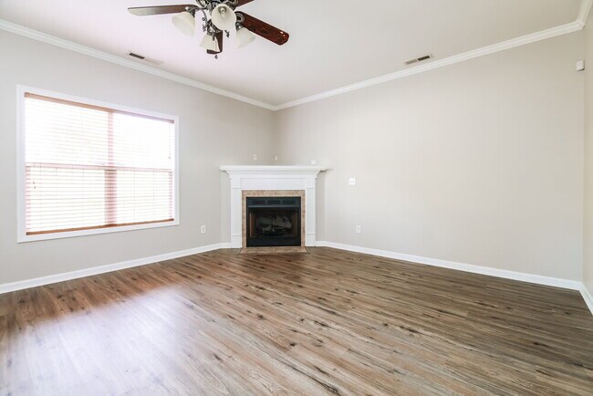 Foto del edificio - 1240 Braemar Highland Dr
