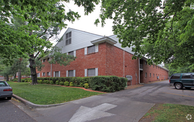 Building Photo - Brookwood Apartments