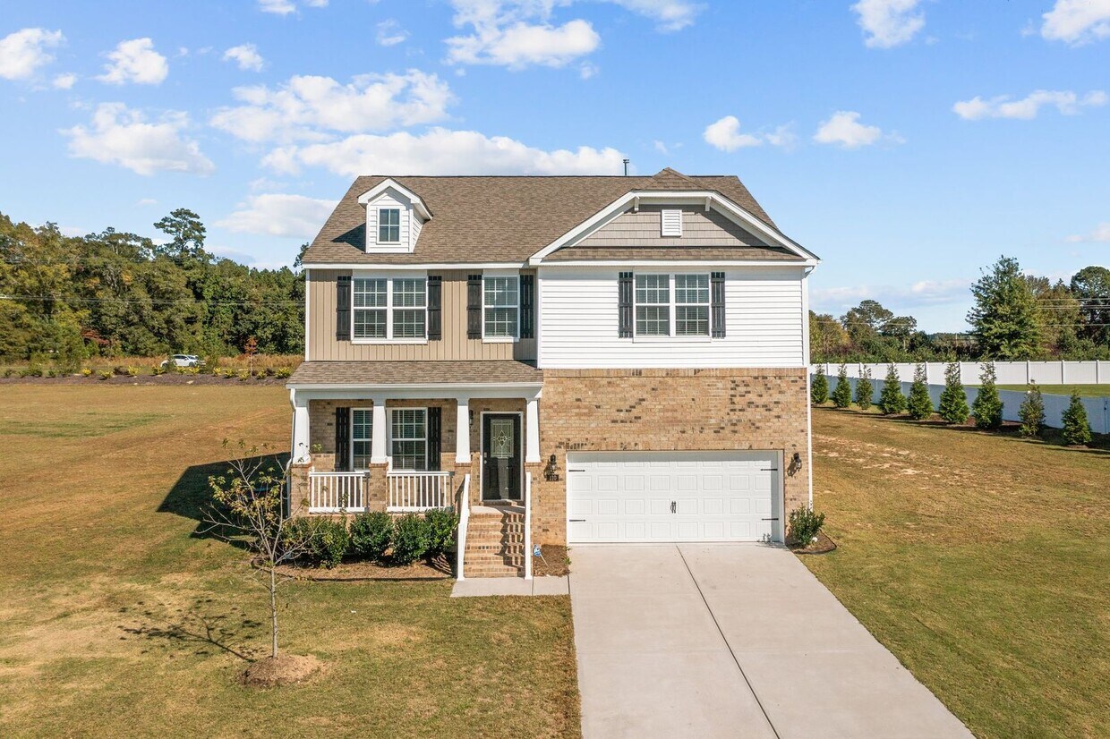 Primary Photo - 4-bedroom, 2.5-bathroom home located in th...