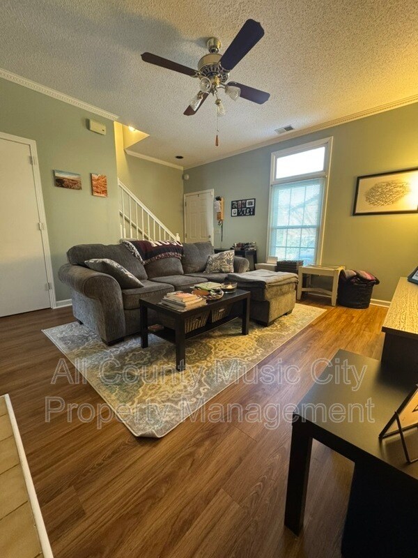 Foto del edificio - 121 Lakebrink Dr