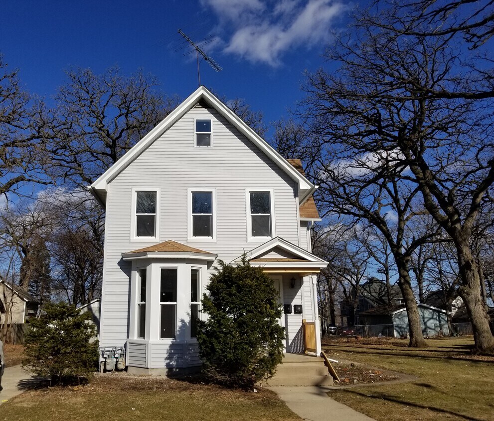 363 Ryerson Ave, Elgin, IL 60123 Townhouse for Rent in Elgin, IL