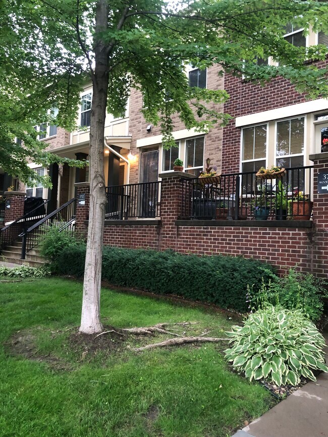 Foto del edificio - 3712 Wooddale Ave S
