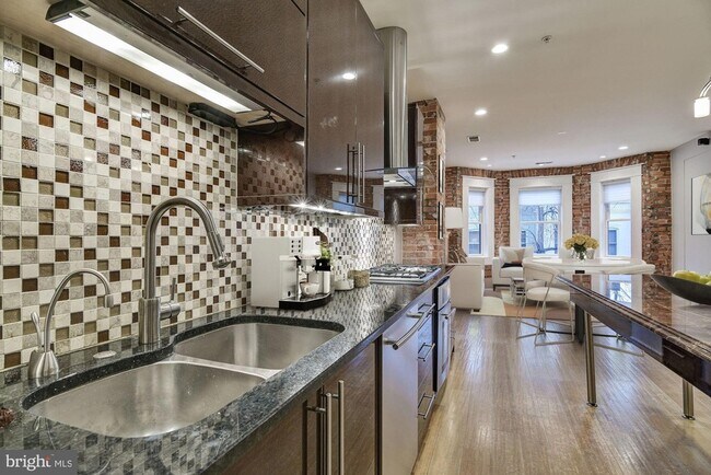 Foto del edificio - 1617 Swann St NW