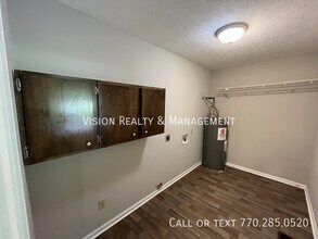 Building Photo - 106 Barton Ln