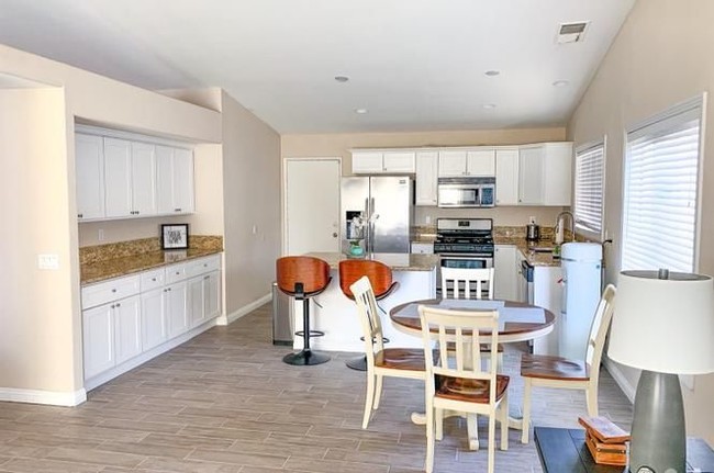 Building Photo - Shadow Hills Villas - 4 Bed