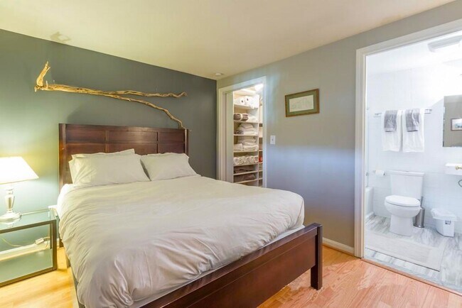 Foto del edificio - 350 W 4th St