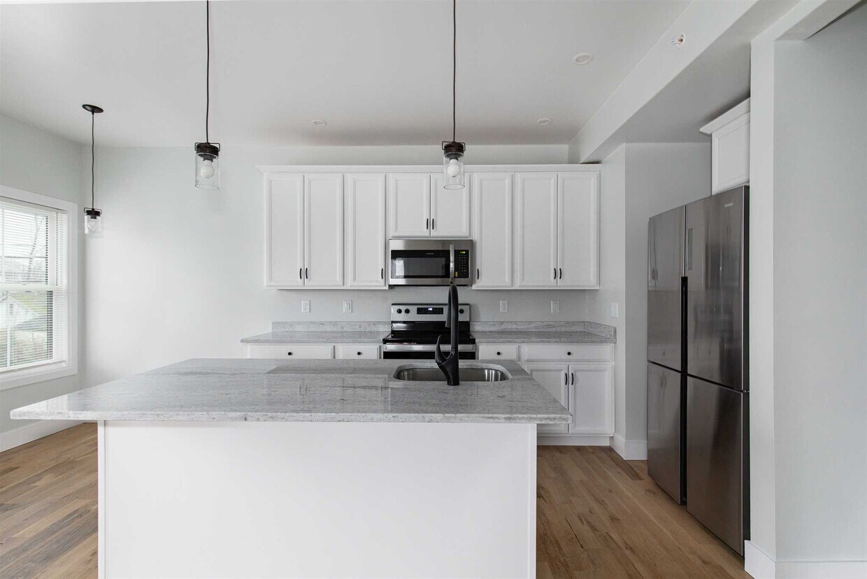 44 Lagrange Ave Unit 3B, Arlington, NY 12603 Condo for Rent in