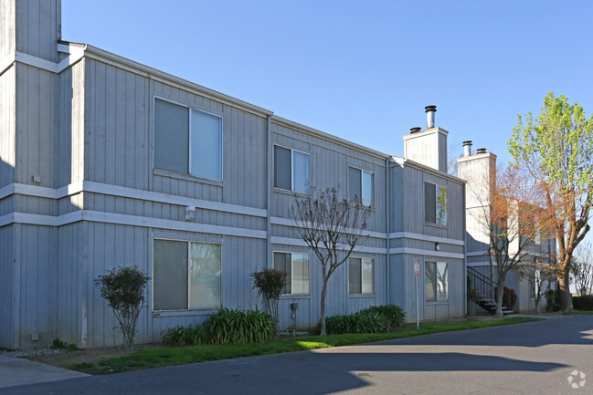 Building Photo - Regency Court