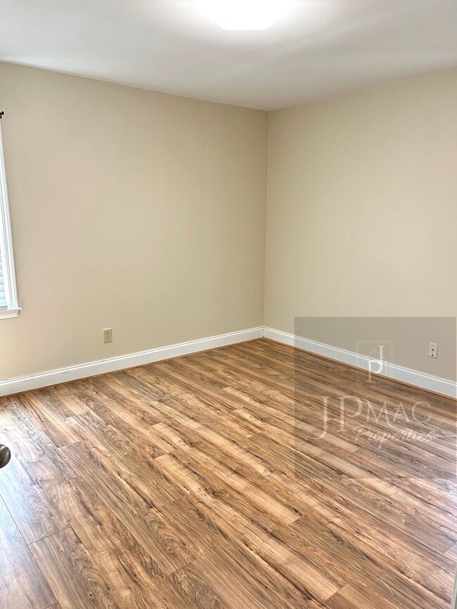Building Photo - 126 Trailside Ln
