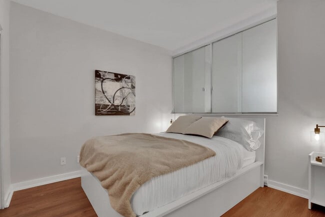 Photo du bâtiment - 444 W 6th Ave