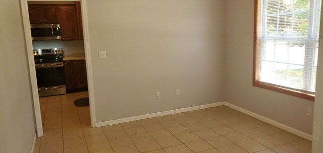 Foto del edificio - 3 bd, 2 ba home in NE Columbia, 3 car gara...