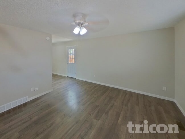 Building Photo - 3571 El Morro Rd