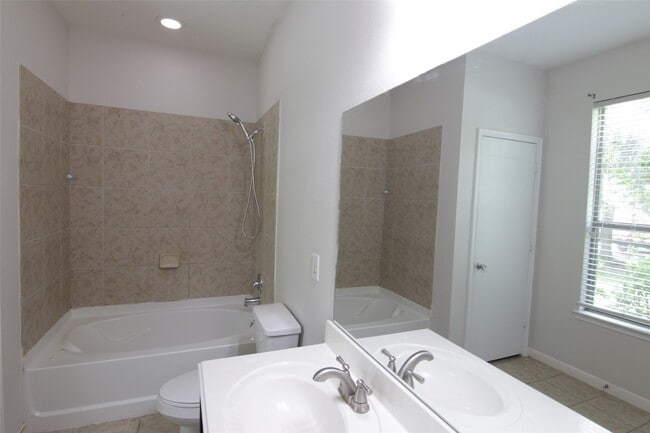 Building Photo - 9431 Black Tooth Way