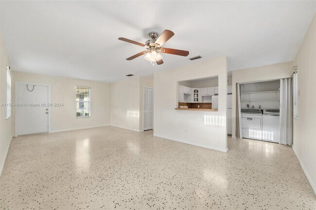 Foto del edificio - 8873 SW 25th St