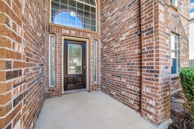 Foto del edificio - 4 Bedroom 2 1/2 Bath Falcon Ridge Subdivision