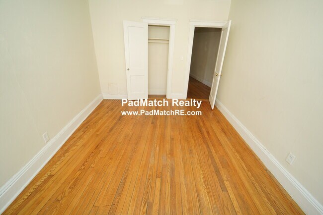 Building Photo - 127 Sutherland Rd