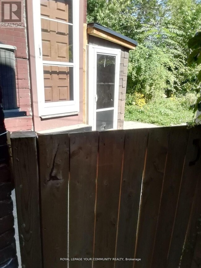 Building Photo - 761 Markham St