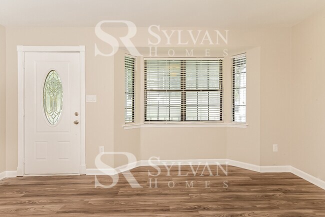 Building Photo - Come and view this 3 bedroom, 2.5 bathroom home