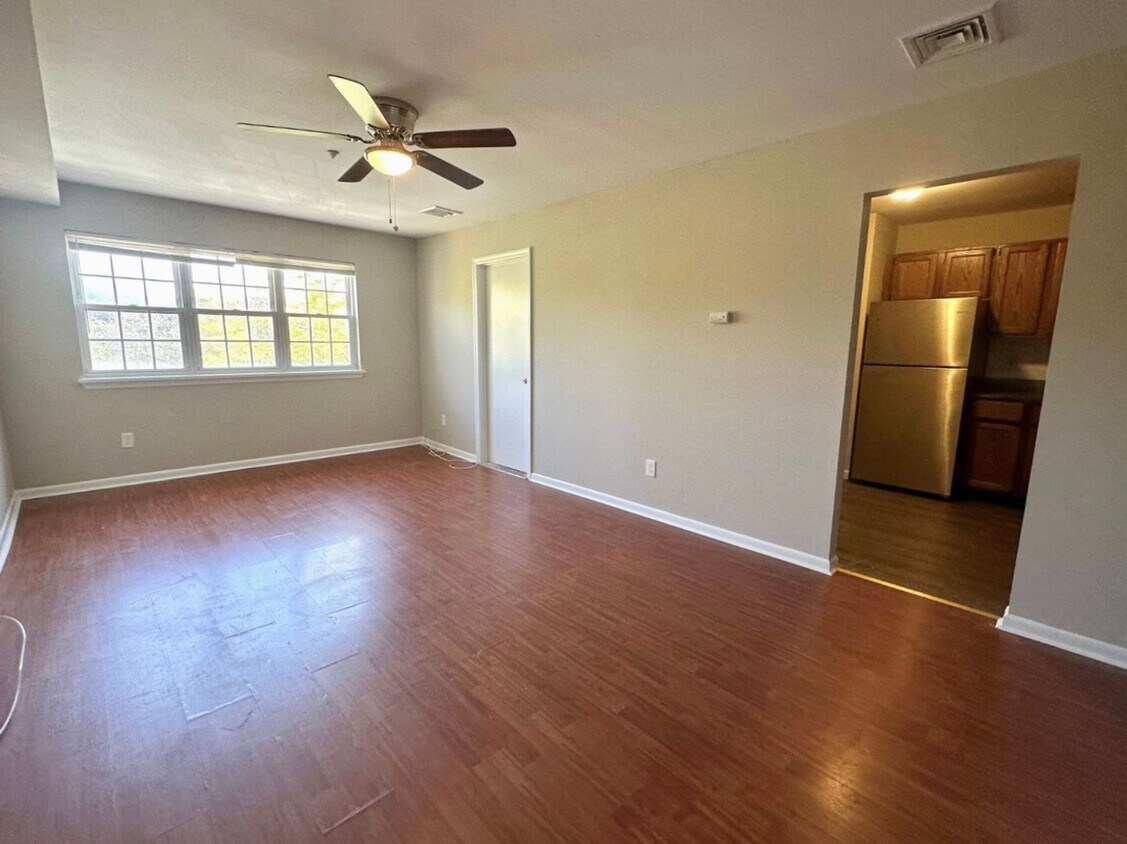 Foto principal - 2 bedroom, 1 bathroom