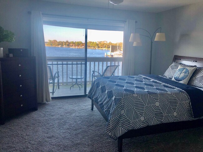 Foto del edificio - 210 Snug Harbour Dr