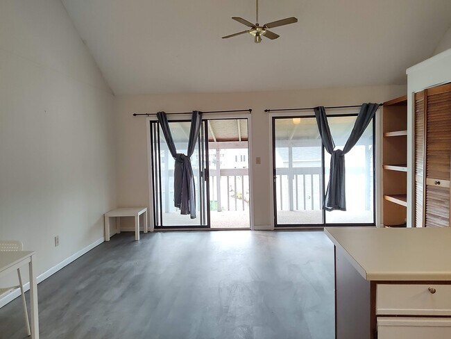 Foto del edificio - 500 Fairway Village Dr