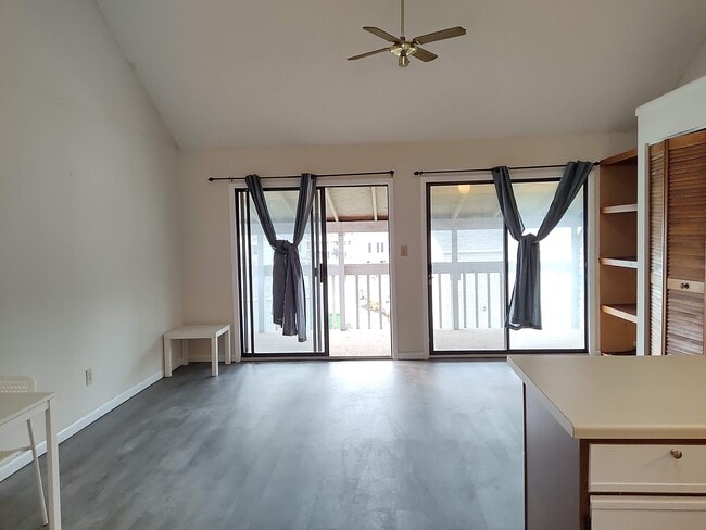 Building Photo - 500 Fairway Village Dr