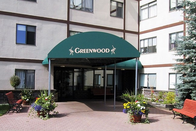 Entrada principal - Greenwood Apartments