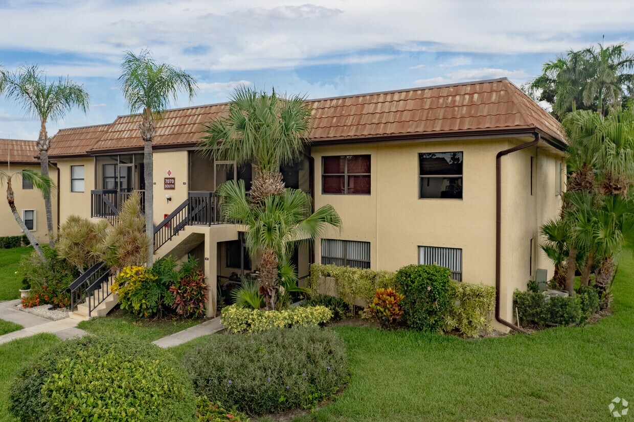 Building Photo - Lucerne Lakes Golf Colony Condos