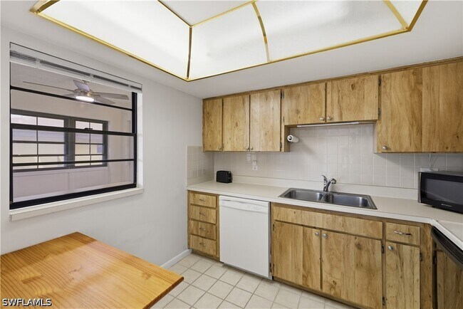 Foto del edificio - 6136 Whiskey Creek Dr