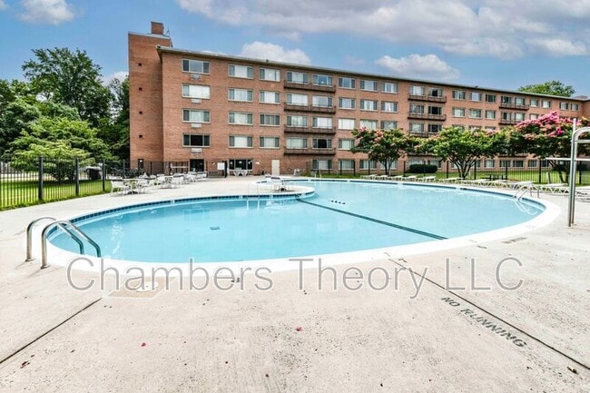 Building Photo - 10570 Main St