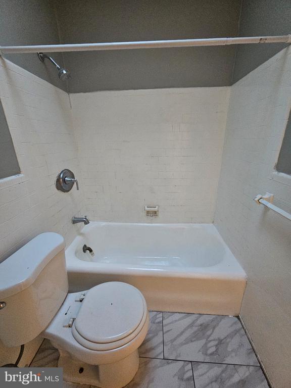 Foto principal - 803 N WOODINGTON Rd