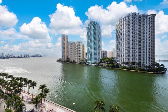 Foto del edificio - 300 S Biscayne Blvd