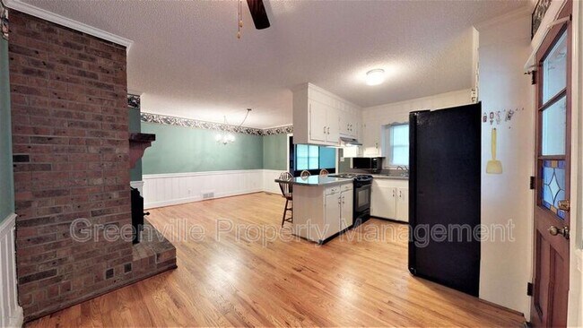 Building Photo - 208 Belvedere Dr
