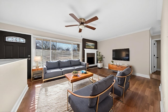 Building Photo - 210 E Madison St