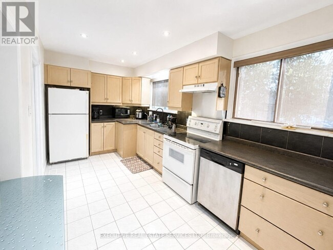 Building Photo - 41 Ludgate Dr