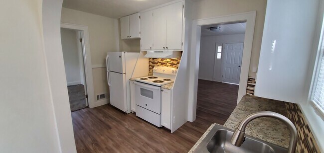 Kitchen - 1446 E Clark St