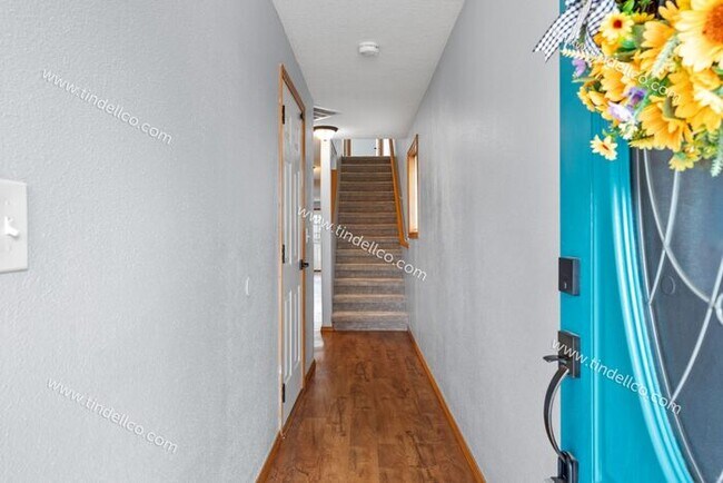 Foto del edificio - Charming 3-Bedroom Home with Attached Gara...