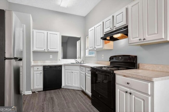 Foto del edificio - 5470 Twin Lakes Dr