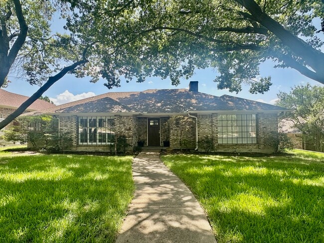 Building Photo - 7010 Claybrook Dr