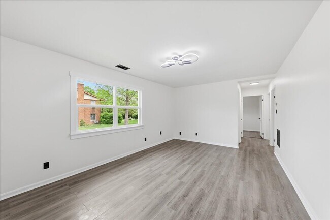 Foto del edificio - 6128 Red Bank Rd