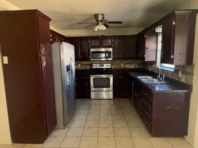 Foto del edificio - 109 E Blancas Dr