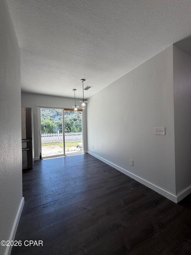 Foto del edificio - 601 E 4th Ct
