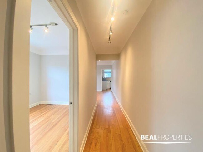 Building Photo - 1 bedroom in CHICAGO IL 60647